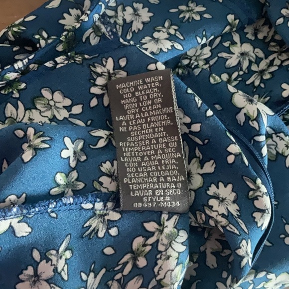 Suzy Shier Blue Floral blouse top shirt - Picture 7 of 9